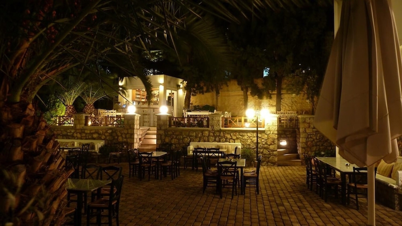 Imagen del bar/restaurante del Hotel Oasis, Armeos. Foto 4