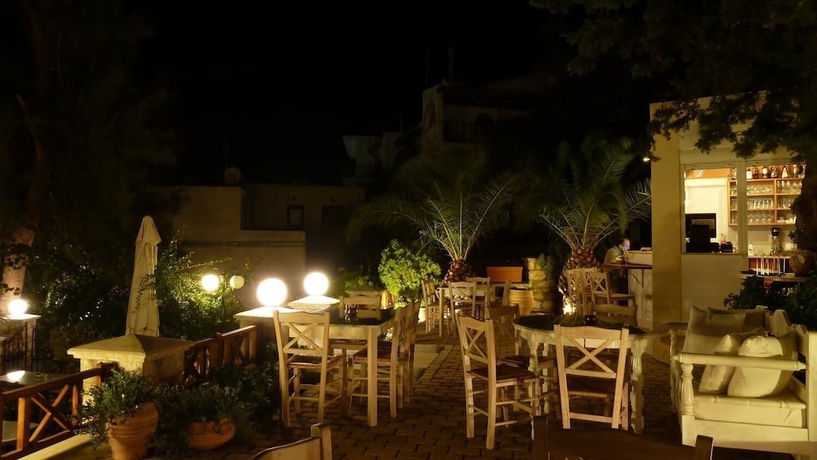 Imagen del bar/restaurante del Hotel Oasis, Armeos. Foto 5