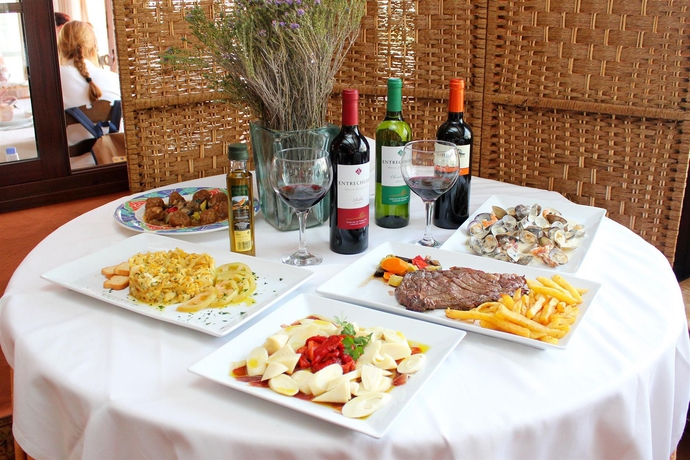 Imagen del bar/restaurante del Hotel Oasis Atalaya. Foto 3