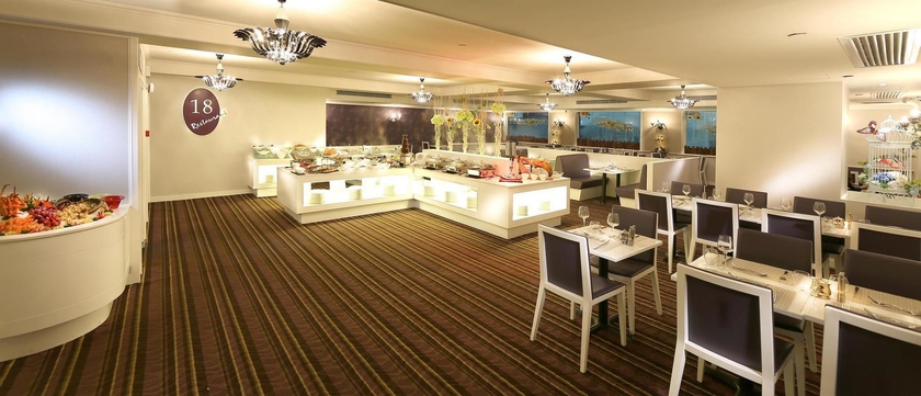 Imagen del bar/restaurante del Hotel Oasis Avenue – A Gdh. Foto 2