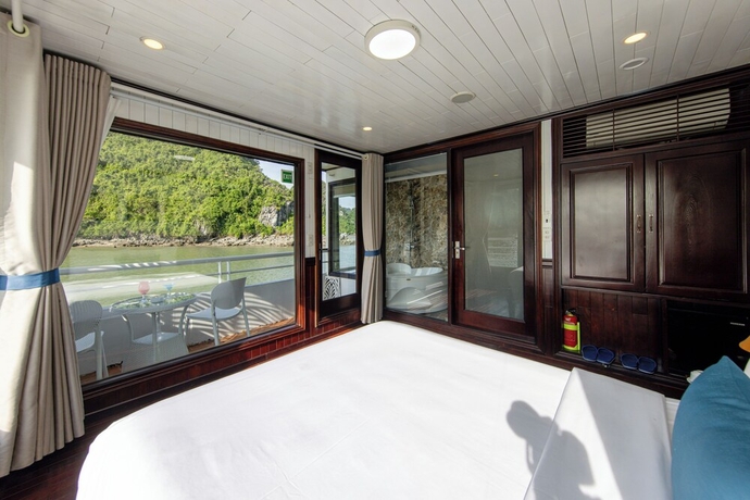 Imagen de la habitación del Hotel Oasis Bay Party Cruise. Foto 4