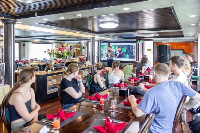 Imagen de la habitación del Hotel Oasis Bay Party Cruise. Foto 13