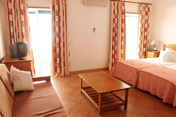 Imagen de la habitación del Hotel Oasis Beach Apartments. Foto 9