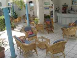 Imagen de los interiores del Hotel Oasis Beach Club. Foto 3