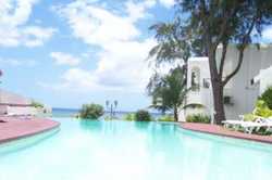 Imagen de la piscina del Hotel Oasis Beach Club. Foto 5