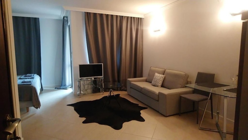 Imagen de la habitación del Hotel Oasis Beach Club. Foto 5