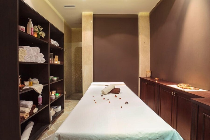 Imagen de los interiores del Hotel Oasis Beach Club. Foto 14