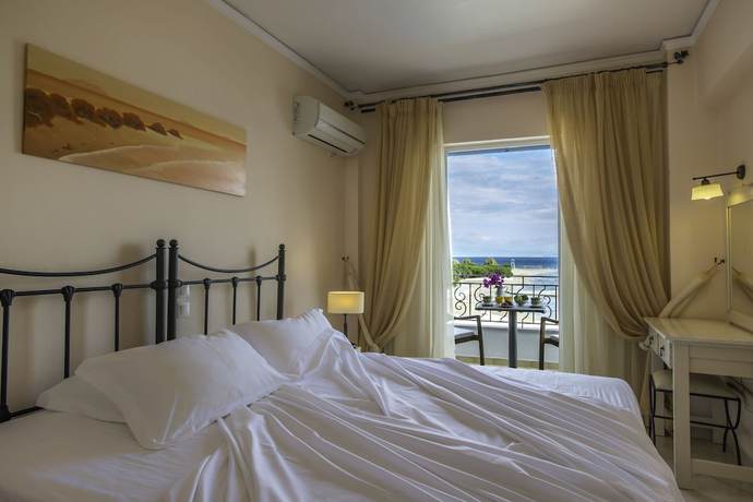 Imagen de la habitación del Hotel Oasis Beach, Skala (Agkistri). Foto 10