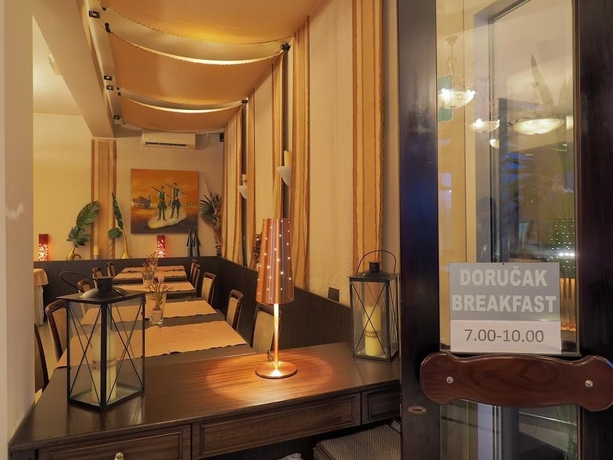 Imagen del bar/restaurante del Hotel Oasis, Belgrado. Foto 3