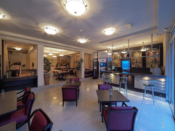 Imagen del bar/restaurante del Hotel Oasis, Belgrado. Foto 4