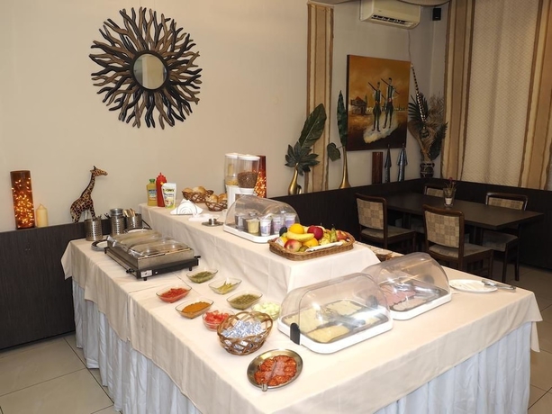 Imagen del bar/restaurante del Hotel Oasis, Belgrado. Foto 5