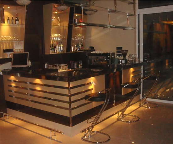 Imagen del bar/restaurante del Hotel Oasis, Belgrado. Foto 6