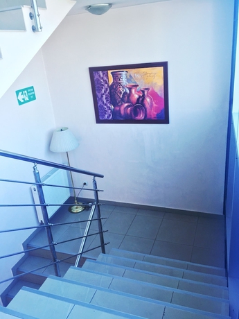 Imagen de los interiores del Hotel Oasis, Belgrado. Foto 19