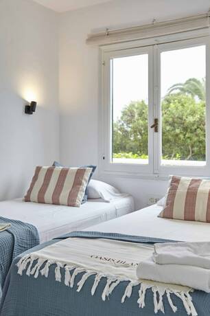 Imagen de la habitación del Hotel Oasis Blanc Binibeca. Foto 17