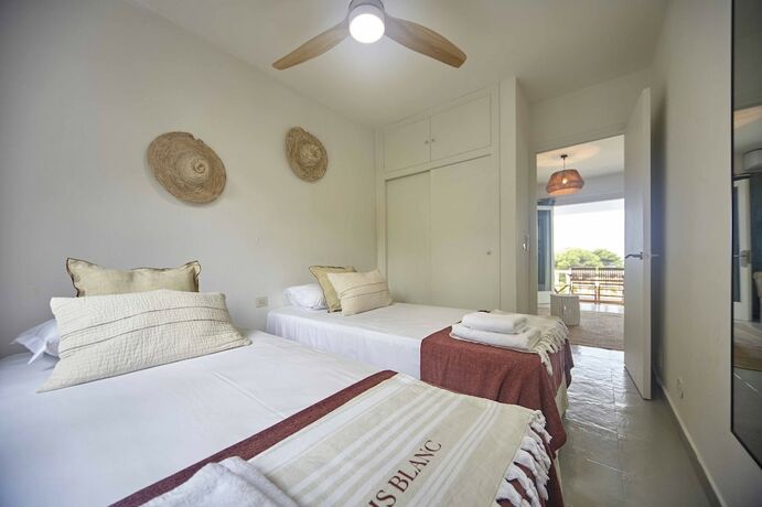 Imagen general del Hotel Oasis Blanc Binibeca. Foto 3