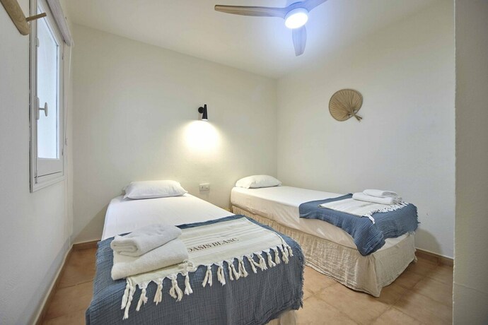 Imagen general del Hotel Oasis Blanc Binibeca. Foto 16