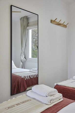 Imagen de la habitación del Hotel Oasis Blanc Binibeca. Foto 20