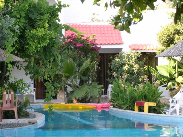 Imagen general del Hotel Oasis Bungalows Rodos. Foto 2