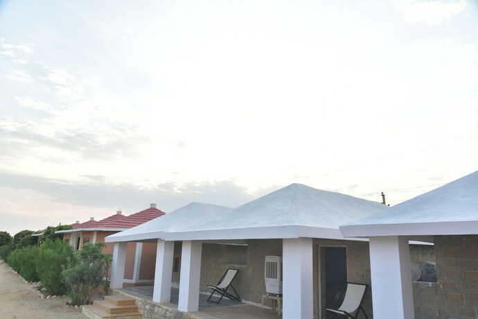 Imagen de la habitación del Hotel Oasis Camp Sam. Foto 30