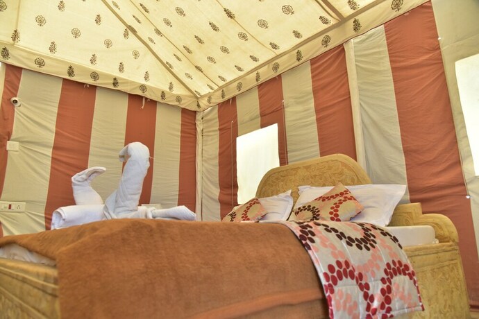 Imagen de la habitación del Hotel Oasis Camp Sam. Foto 31