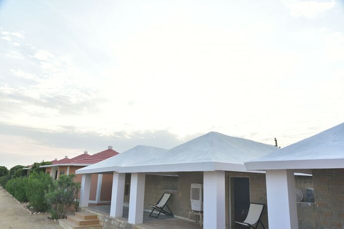 Imagen de la habitación del Hotel Oasis Camp Sam. Foto 33