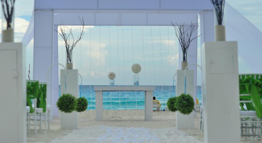 Imagen de los interiores del Hotel Oasis Cancún Lite. Foto 7