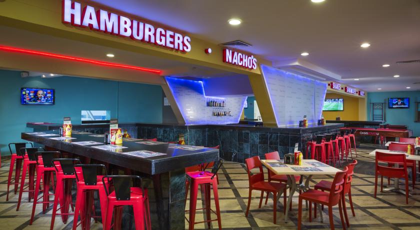 Imagen del bar/restaurante del Hotel Oasis Cancún Lite. Foto 3