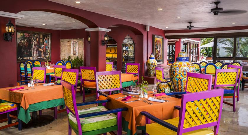 Imagen del bar/restaurante del Hotel Oasis Cancún Lite. Foto 4