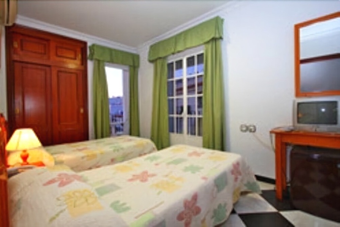 Imagen de la habitación del Hotel Oasis, Conil de la Frontera. Foto 14