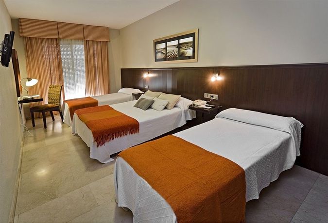 Imagen de la habitación del Hotel Oasis Cordoba. Foto 7