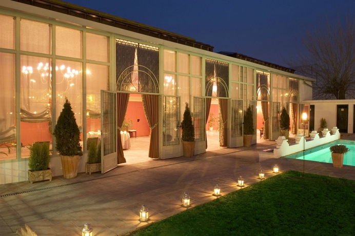 Imagen de los exteriores del Hotel Oasis Cordoba. Foto 11