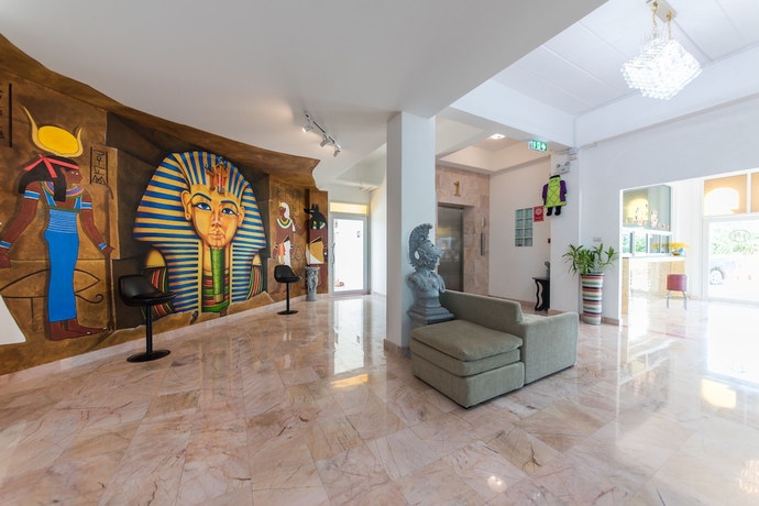 Imagen de los interiores del Hotel Oasis Hiso. Foto 18