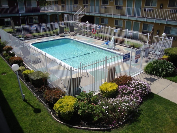 Imagen de la piscina del Hotel Oasis Inn Sacramento - Elk Grove. Foto 18