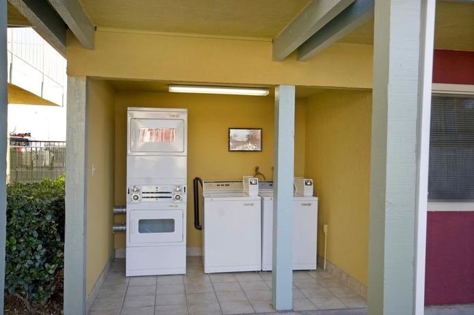 Imagen de los interiores del Hotel Oasis Inn Sacramento - Elk Grove. Foto 17
