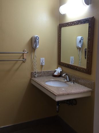 Imagen de la habitación del Hotel Oasis Inn and Suites. Foto 2