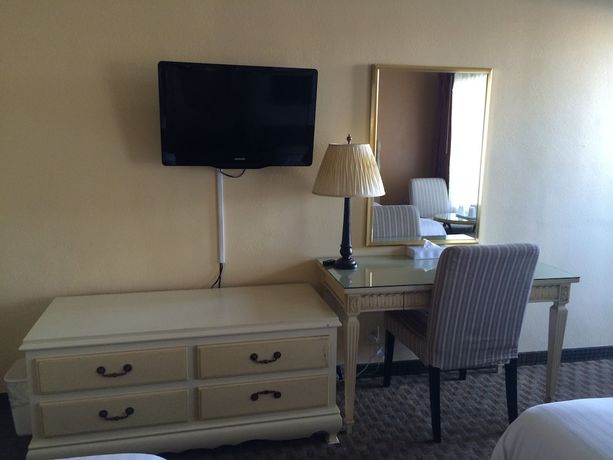 Imagen de la habitación del Hotel Oasis Inn and Suites. Foto 8