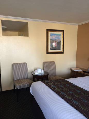 Imagen de la habitación del Hotel Oasis Inn and Suites. Foto 12