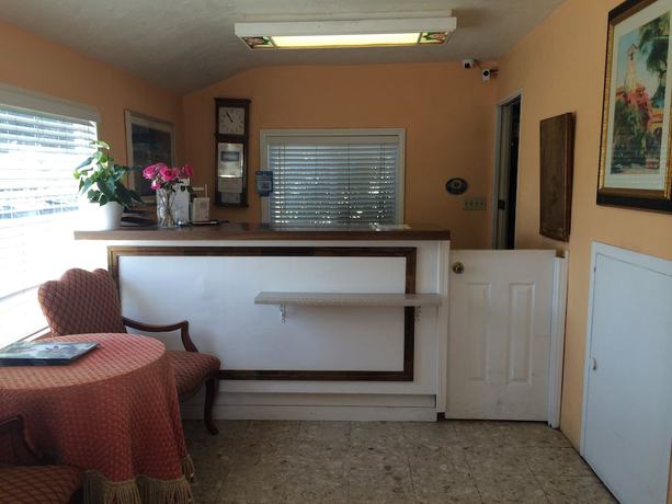 Imagen de los interiores del Hotel Oasis Inn and Suites. Foto 18
