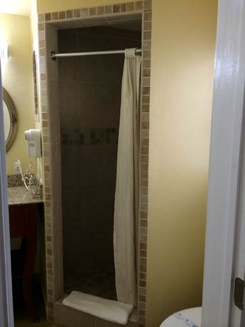 Imagen de la habitación del Hotel Oasis Inn and Suites. Foto 16