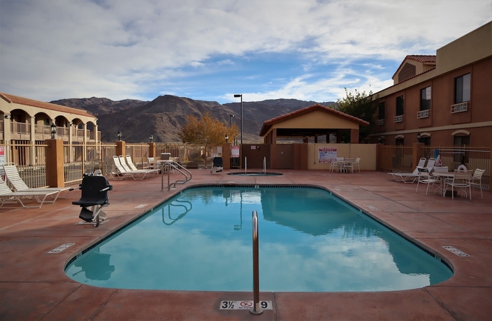 Imagen de la piscina del Hotel Oasis Inn and Suites Joshua Tree - 29 Palms. Foto 19