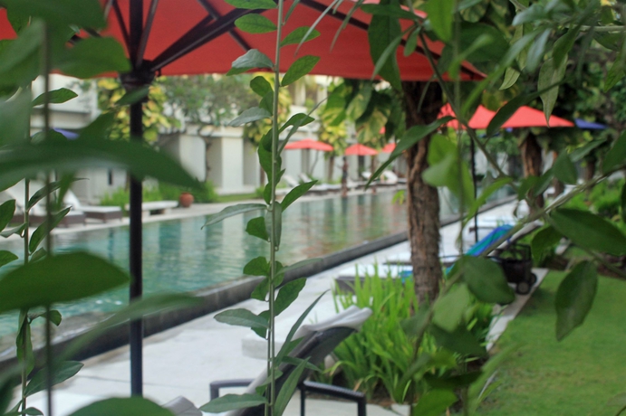 Imagen de la piscina del Hotel Oasis Kuta. Foto 16