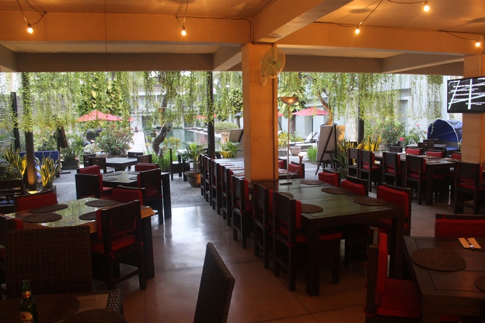 Imagen del bar/restaurante del Hotel Oasis Kuta. Foto 3