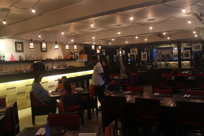 Imagen del bar/restaurante del Hotel Oasis Kuta. Foto 5