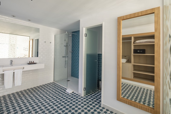 Imagen general del Hotel Oasis Lanz Beach Mate. Foto 8