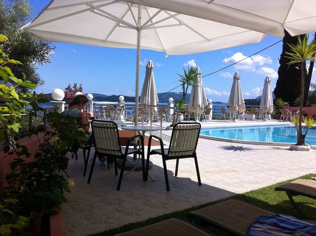 Imagen de la piscina del Hotel Oasis, Léucade. Foto 14