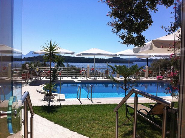 Imagen de la piscina del Hotel Oasis, Léucade. Foto 15