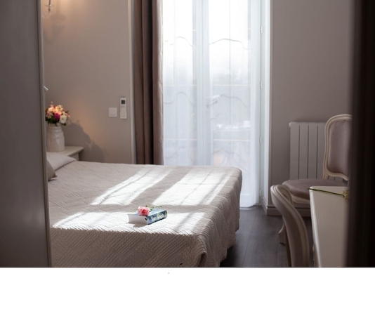 Imagen de la habitación del Hotel Oasis, Niza. Foto 10