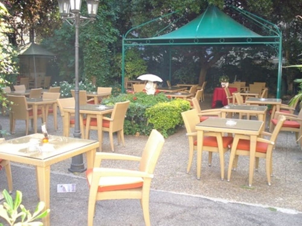 Imagen de los interiores del Hotel Oasis, Niza. Foto 16