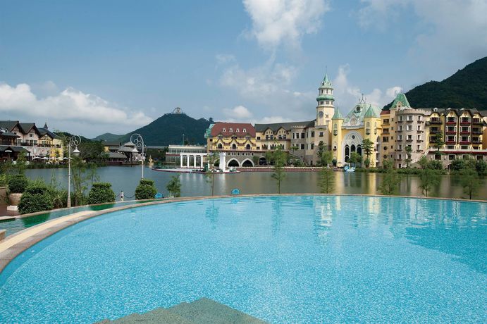 Imagen de la piscina del Hotel Oasis O City Shenzhen. Foto 15