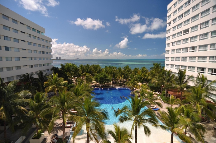 Imagen de los exteriores del Hotel Oasis Palm All Inclusive. Foto 7